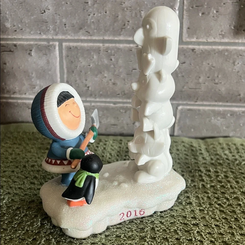 Vintage Hallmark 2016 Frosty Friends Figurine